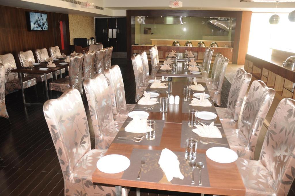 Fortune Select Grand Ridge, Tirupati - Member Itc Hotels' Group Exterior foto A restaurant in India