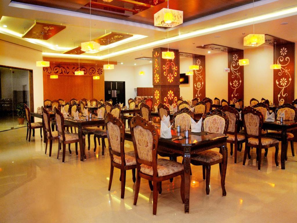 Fortune Select Grand Ridge, Tirupati - Member Itc Hotels' Group Exterior foto The restaurant at the hotel