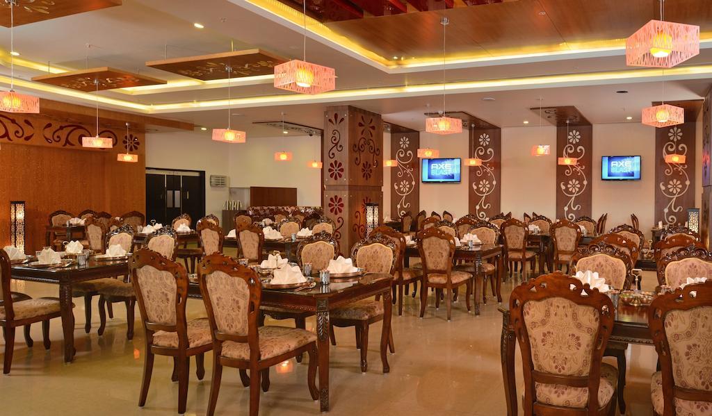 Fortune Select Grand Ridge, Tirupati - Member Itc Hotels' Group Exterior foto The interior of a restaurant in India