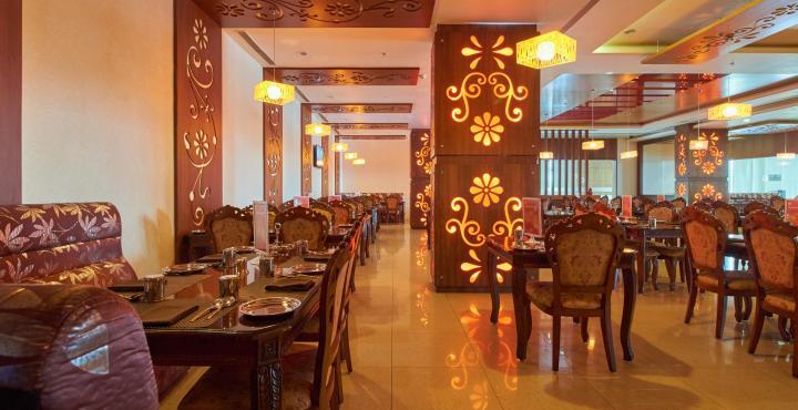 Fortune Select Grand Ridge, Tirupati - Member Itc Hotels' Group Exterior foto The interior of a typical buffet restaurant